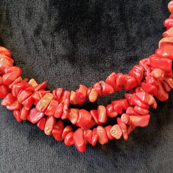 Womens Red Coral 3 Layer Dyed Shell Beaded Necklace Jewelry with Lobster Clasp - Picture 2 of 7
